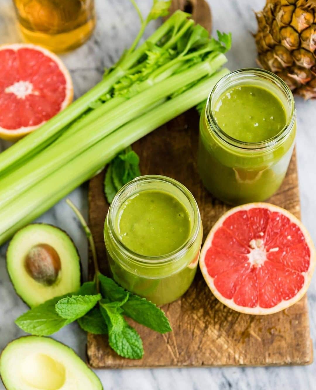 Simple Green Smoothiesさんのインスタグラム写真 - (Simple Green SmoothiesInstagram)「Make fat cry by adding this FAT BURNING SMOOTHIE into your daily routine and to ramp up the effects of your workout and help boost your metabolism! 🍃⠀ ⠀ #fatburning #greensmoothie #smoothie #metabolism」6月3日 23時01分 - simplegreensmoothies
