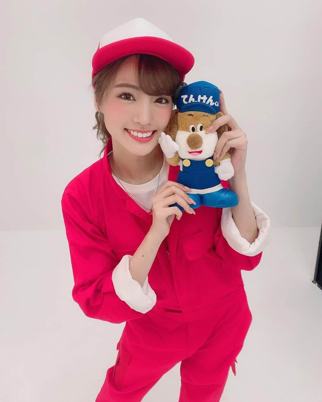 志田友美（ゆうみん）さんのインスタグラム写真 - (志田友美（ゆうみん）Instagram)「近畿地区自動車整備連絡協議会のサポートガールに就任されました🚘❤️ つなぎ着たよ🤓！！ ポスター色々なところに貼られるので解禁まで待っててね🥺 これから、整備や整備士に関する情報を発信していきます💁‍♀️✨✨ #車 #自動車 #整備 #整備士 #自動車整備 #てんけんくん #つなぎちゃん #つなぎ #近畿地区自動車整備連絡協議会」6月3日 22時57分 - yuumi_shida