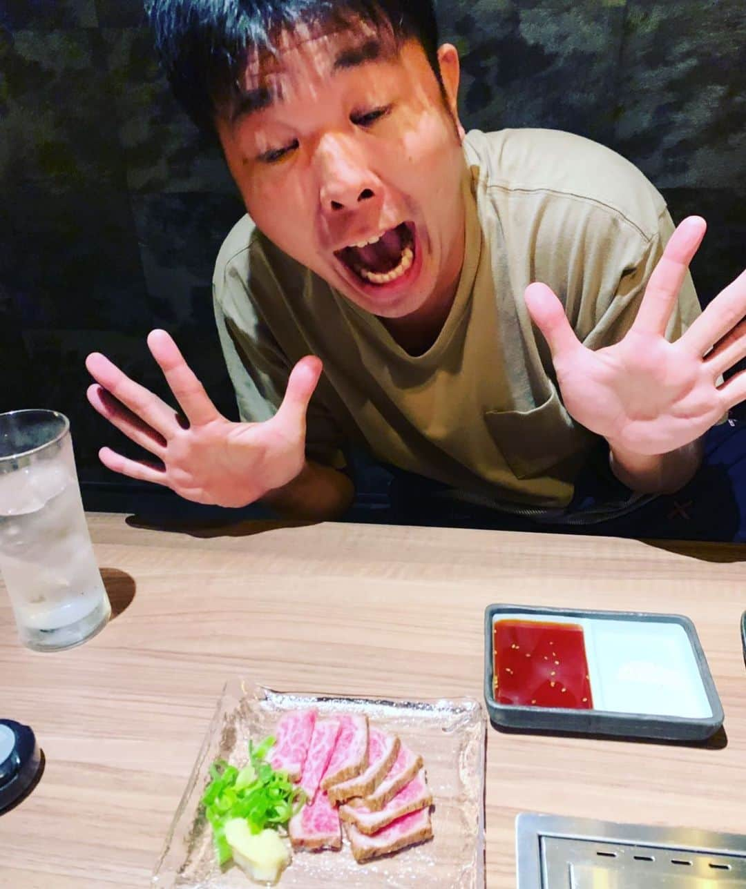 西川晃啓さんのインスタグラム写真 - (西川晃啓Instagram)「気絶イチボたたき  あまりにも綺麗すぎて気絶 #あるある探検隊#レギュラー#気絶#気絶の日々#ギャグ#焼肉#やきち#すーさん#イチボ#たたき#柔らかい#綺麗#うまい」6月3日 23時19分 - kizetu