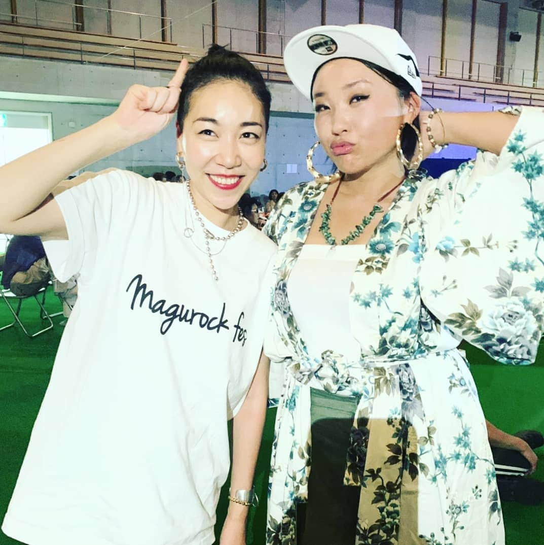 COMA-CHIのインスタグラム：「映画監督の安藤桃子さんと、まさかの「縄文」で息投合♥ 何か素敵な未来へ続く、有機的な繋がり、ご縁な気がしちゃいました～！ JOMON POWER!!!✨✨ #縄文バイブス #jomon #jomongreen #室戸 #マグロック #安藤桃子 #comachi #縄文女子」
