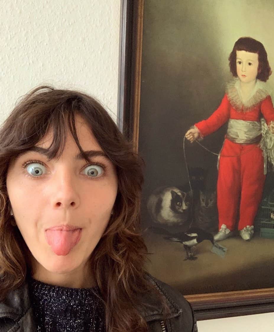 Amelia Zadroのインスタグラム：「Happi Monday everyone 👋🏻 New week  New moon The ride begins again What hat will you wear this time?」