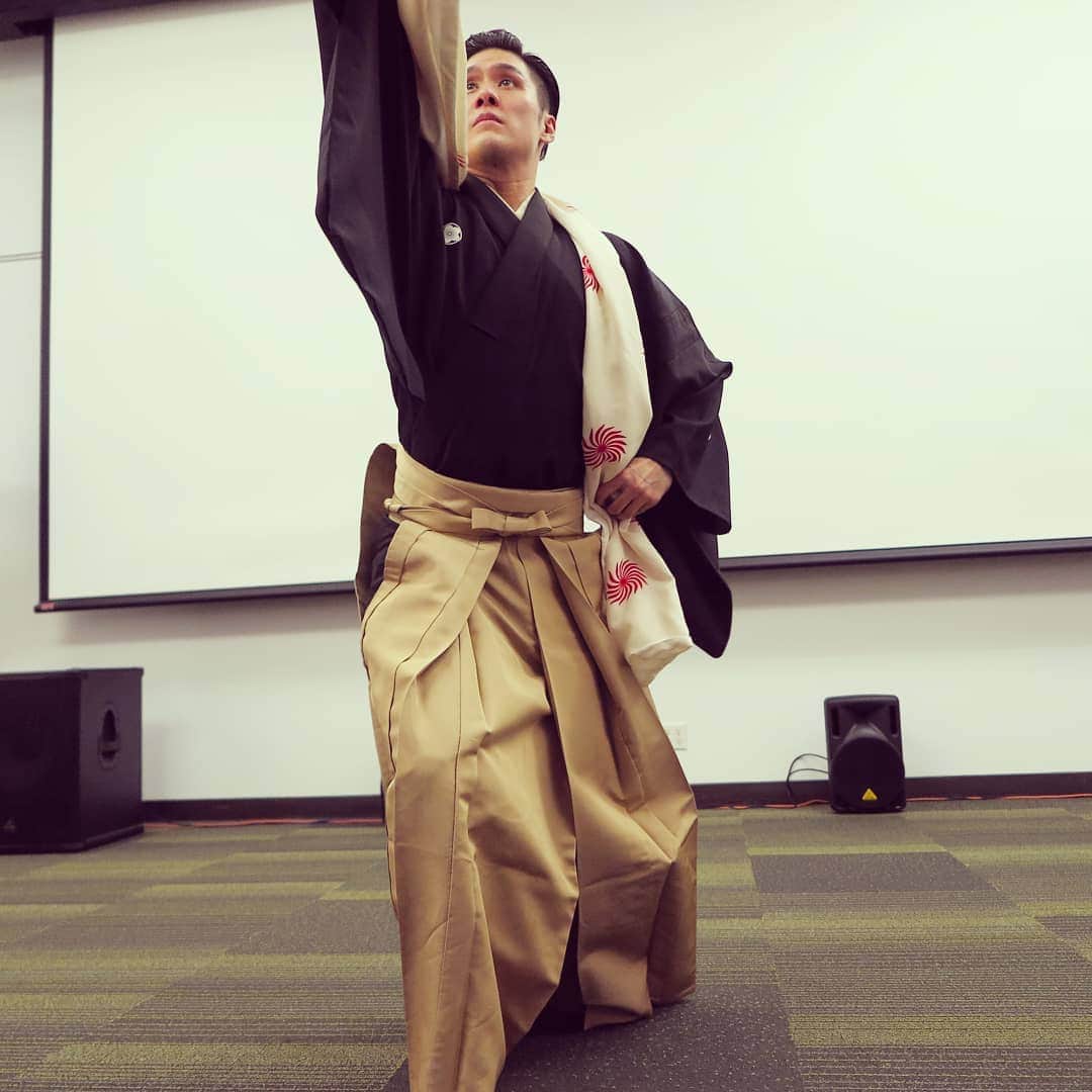 梅川壱ノ介（舞踊家）のインスタグラム：「一人踊りの連獅子。 花柳壽輔さんに特別に作って頂いた、大切な作品。  #梅川壱ノ介 #日本舞踊 #連獅子 #花柳流」