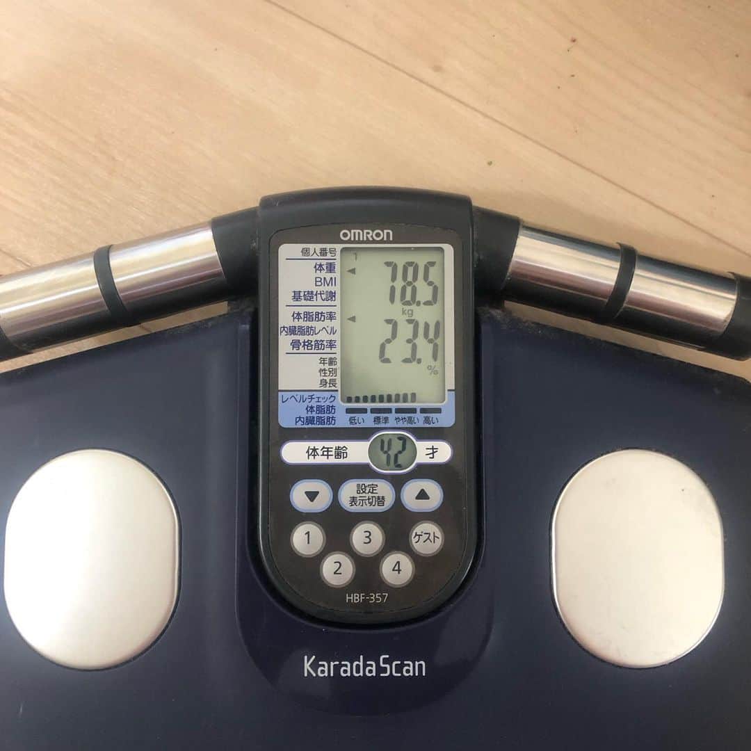 のインスタグラム：「今日の体重 #体重 #朝 #いじしかしてない」