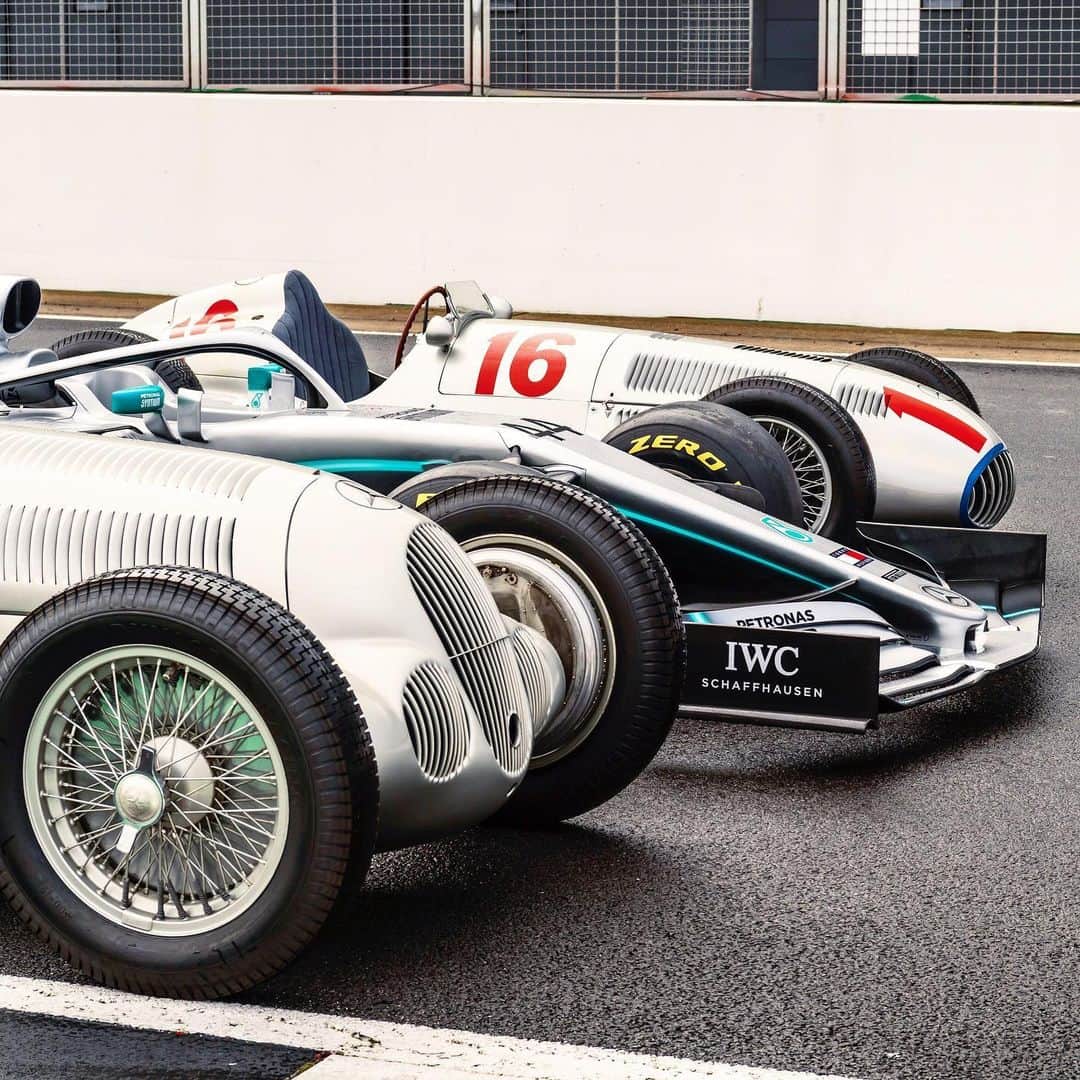 MERCEDES AMG PETRONASさんのインスタグラム写真 - (MERCEDES AMG PETRONASInstagram)「From 1934 to 2019. Let’s just say silver runs in the family... 😋 • #MercedesAMGF1 #Mercedes #AMG #F1 #Benz #PETRONASmotorsports #ClassicCars #MBClassic @mercedesbenz」6月3日 23時37分 - mercedesamgf1