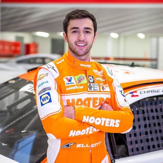 Hootersさんのインスタグラム写真 - (HootersInstagram)「A P4 finish for @chaseelliott9 yesterday = free fried pickles for you today (with drink purchase) #di9 #chaseelliott #nascar」6月3日 23時37分 - hooters