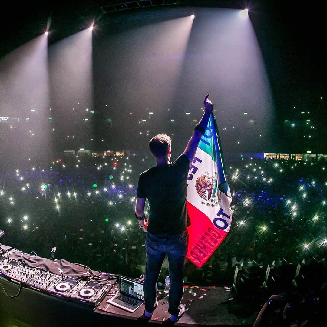 Armin Van Buurenさんのインスタグラム写真 - (Armin Van BuurenInstagram)「Mexico, are you ready to be in A State Of Trance? 🇲🇽 #ASOTMEX #ASOT900」6月3日 23時42分 - arminvanbuuren