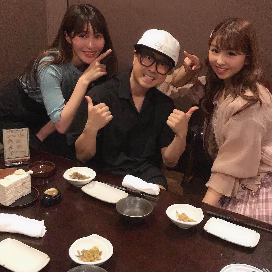 岩村捺未さんのインスタグラム写真 - (岩村捺未Instagram)「いつもお世話になりまくってる 河本さんにやっと誕プレ渡せた〜🥺🌸🌸 これからもお世話になります🥰 #わしが上着脱いだら #そんな脚出すなや #ってゆうのやめてください #腕です #二の腕です #次長課長 #河本パイセン #大好き #newera #ピンキリ #ゆっきぃ #岩村なちゅ」6月3日 23時53分 - iwamuranachu