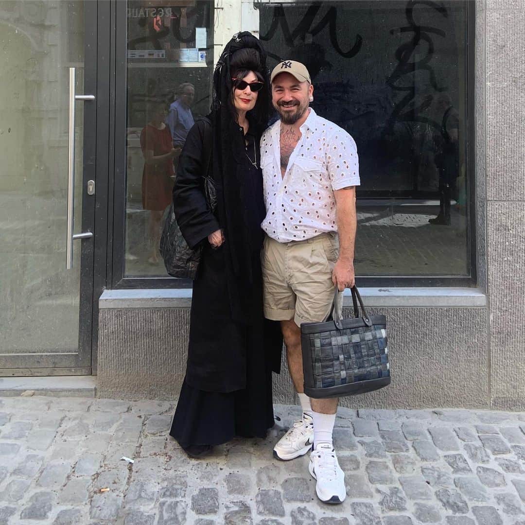 ジャンポールレスパナールのインスタグラム：「. Diane Pernet and I in front of the future @extra__ordinaire shop. Diane has been so supportive since day one when we met in 2008 at the Hyères festival. What a great pleasure to show her the place and the story behind the project. Diane might be completely dressed in black but inside the colours are as vivid as her famous red lipstick! 💋 @asvof」
