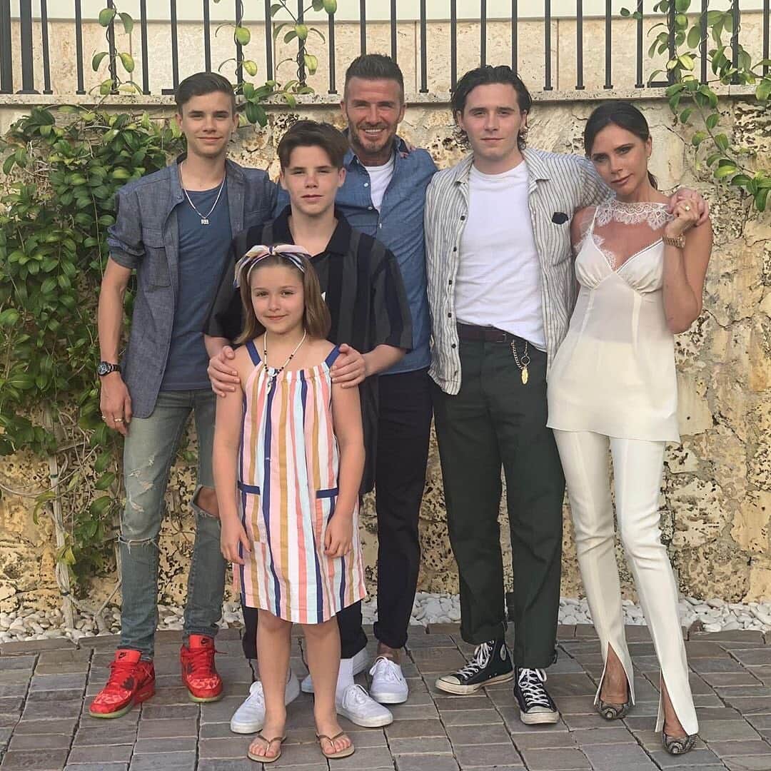 People Magazineさんのインスタグラム写真 - (People MagazineInstagram)「David and Victoria Beckham are soaking up the sun. ☀️ Their beautiful family "created special memories" during their vacation to the Sunshine State. | #Regram @davidbeckham」6月4日 0時02分 - people