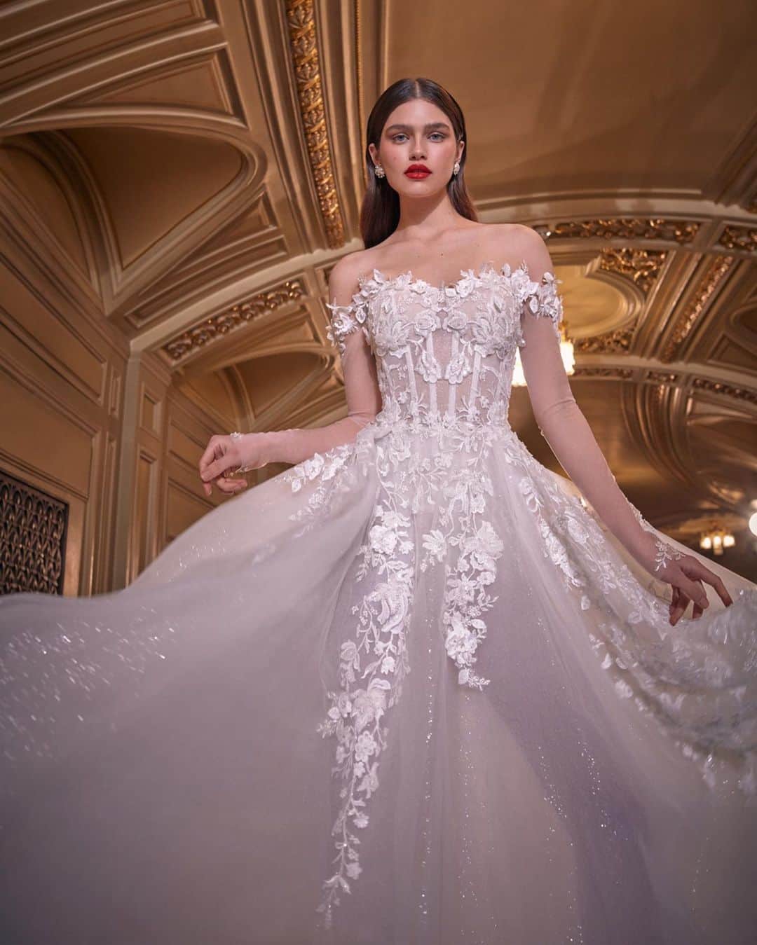 Galia Lahavさんのインスタグラム写真 - (Galia LahavInstagram)「She has the gown of a princess and the spirit of a Queen | Our #Lynn gown is channeling major royalty vibes #GLCouture」6月3日 23時56分 - galialahav
