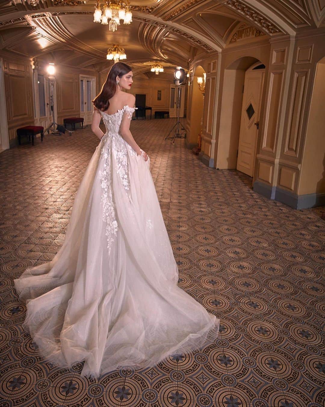 Galia Lahavさんのインスタグラム写真 - (Galia LahavInstagram)「She has the gown of a princess and the spirit of a Queen | Our #Lynn gown is channeling major royalty vibes #GLCouture」6月3日 23時56分 - galialahav