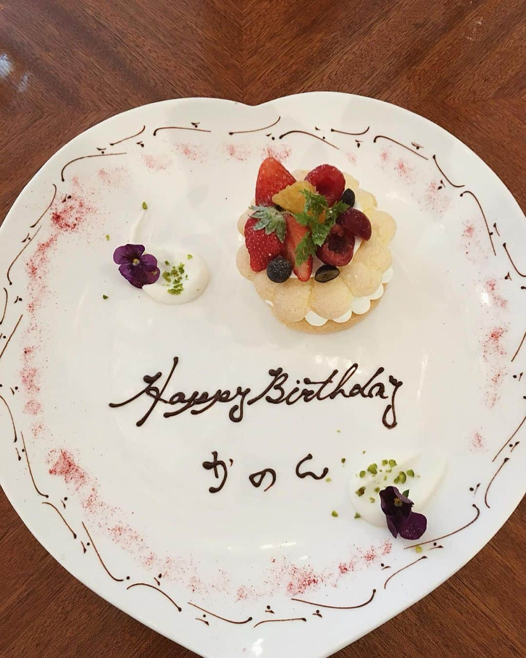 舞雛かのんさんのインスタグラム写真 - (舞雛かのんInstagram)「🎂💕 とっても可愛いお店で、お祝いしてもらいました❤︎. . 表参道にある、｢表参道バンブー｣という一軒家のレストラン. 沢山のお花に囲まれている素敵なお店でした💐. . @satsu25 ありがとう❤️. . #61 #mybirthday #june1st #可愛いお店 #表参道バンブー」6月4日 0時08分 - mizho_601