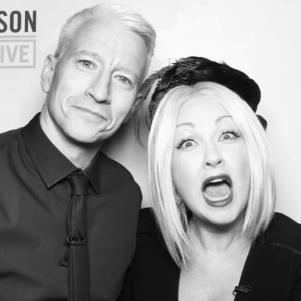 シンディ・ローパーさんのインスタグラム写真 - (シンディ・ローパーInstagram)「Happy Birthday @andersoncooper!! 🎂🎈🎉」6月4日 0時21分 - cyndilauper