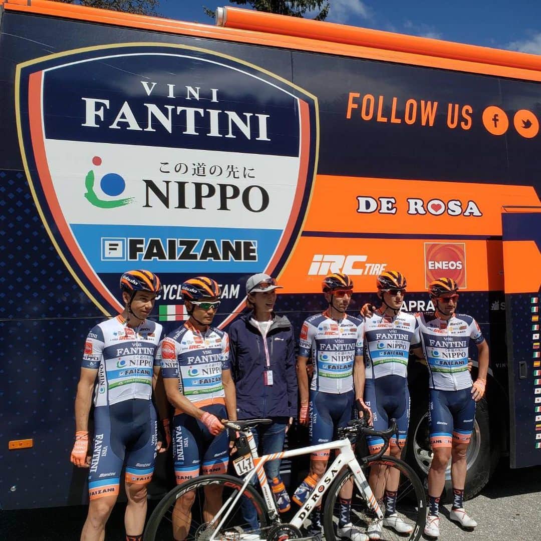 益子直美さんのインスタグラム写真 - (益子直美Instagram)「昨日でジロ・デ・イタリアが閉幕。 生で観戦応援、素晴らしい体験で感動の連続！ しかも、大会オフィシャルのTwitterに登場するという、 信じられない出来事まで。  NIPPO Vini Fantini Faizaneの選手&スタッフの皆様、ありがとうございました！  #ジロデイタリア  #giro  #girodeitalia  #nippovinifantinifaizanè  #イタリア  #italia」6月4日 0時22分 - naomi.masuko