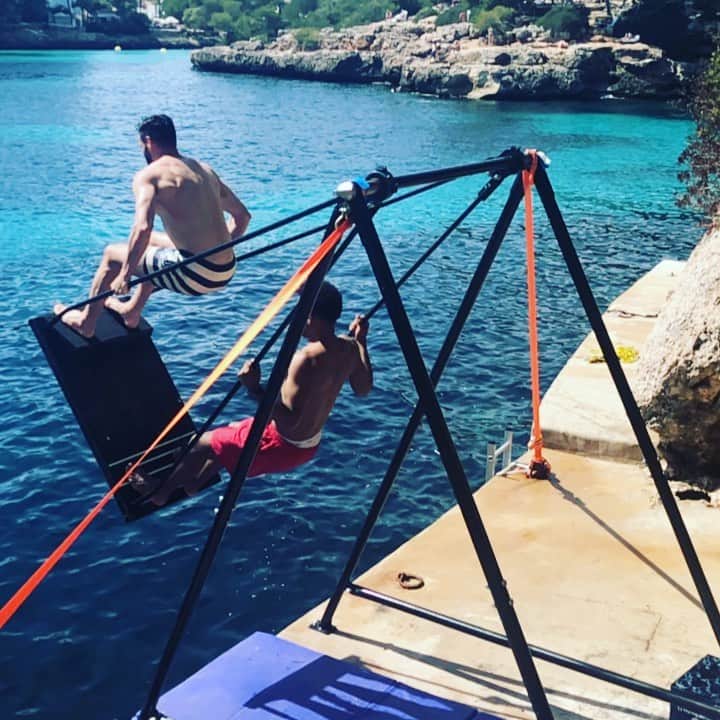 ダニエル・カリジュリのインスタグラム：「#holiday ☀️💦」