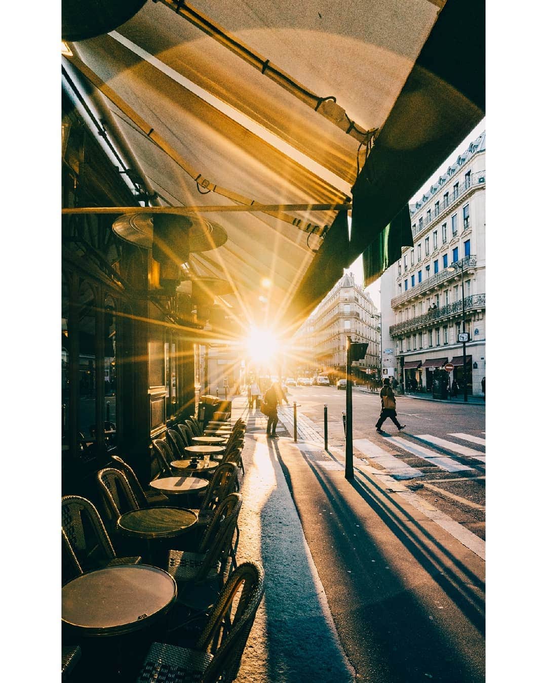 VuTheara Khamさんのインスタグラム写真 - (VuTheara KhamInstagram)「Parisian Light」6月4日 0時50分 - vutheara