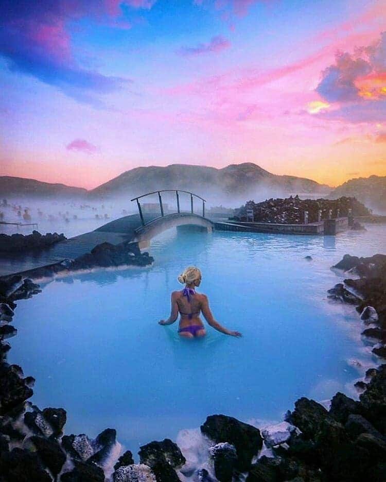 instagoodさんのインスタグラム写真 - (instagoodInstagram)「Hey everyone! 👋🏻 Sam here from @thecolorsofsam and I'm so excited to be sharing some of my favorite colourful travel photos with you today! This first one is from Blue Lagoon in Iceland, right at sunset 😍  I'm originally from Texas (howdy y'all!) and moved to London about 3 years ago.To be honest, @thecolorsofsam was born out of a combination of passion and boredom when I first moved to the city 😆 In order to make friends and get to know the area, I started interacting with people and places through the app, and @thecolorsofsam was born!  I've always had an affinity for bright, bold colors and naturally included them in my photography and editing style. At a time when other creators were using pale, faded hues I preferred to stand out 🎉 (does this tell you anything about my personality? 😆💁🏼‍♀️) And although my style has morphed over the past few years the bold colors and attitude has always remained! 💃🏼」6月4日 1時03分 - instagood