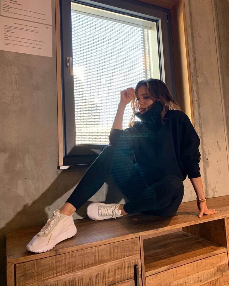 のインスタグラム：「The Bolton Lo trainer in white from my #ReebokxVictoriaBeckham collection is now here! Discover on @reebok at the link in bio x VB #Veebok」