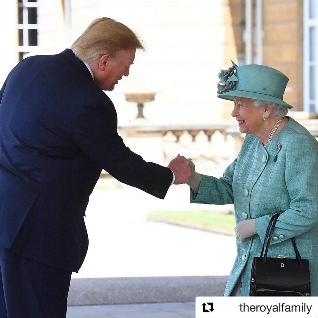 ドナルド・トランプさんのインスタグラム写真 - (ドナルド・トランプInstagram)「#Repost @theroyalfamily ・・・ Today marks the start of the #USStateVisit.  President Trump and Mrs. Melania Trump were met by The Prince of Wales and The Duchess of Cornwall on the lawn before being welcomed by The Queen on the West Terrace of Buckingham Palace.  Upon arrival a Royal Salute was fired by The King’s Troop Royal Horse Artillery from Green Park (41 guns) and at the Tower of London by The Honourable Artillery Company (62 guns). The Guard of Honour, found by Nijmegen Company, Grenadier Guards, gave a Royal Salute before the US National Anthem, The Star-Spangled Banner, was played by the Band of the Regiment.  The President @realdonaldtrump accompanied by The Prince of Wales, inspected the Guard of Honour watched by The Queen, the First Lady and The Duchess of Cornwall.」6月4日 0時59分 - realdonaldtrump