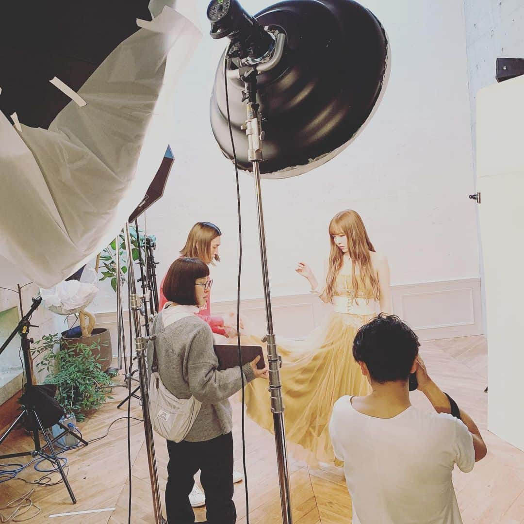 黒崎真音さんのインスタグラム写真 - (黒崎真音Instagram)「Beloved One  ついに試聴動画が公開になりました！  https://youtu.be/Q9uB3VWB3s0  アルバムの世界を、一緒に泳いでもらえたら最高に嬉しいなぁ  ぜひチェックしてね！  最期の曲  Beloved One!  はリリース日までのお楽しみ❤︎ #黒崎真音 #belovedone #ビラブ #アルバム #試聴動画公開 #youtube #見てね #聴いてね #発売まであと15日」6月4日 1時12分 - maonkurosaki922