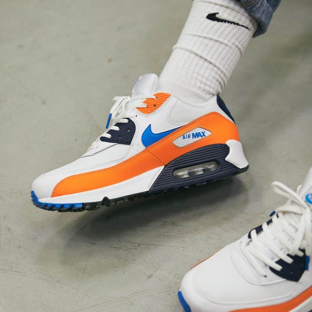 FOOTASYLUMさんのインスタグラム写真 - (FOOTASYLUMInstagram)「Back to the 90s. The @nikesportswear Air Max 90 in White/Photo Blue/Total Orange. Grab yours now. - - - #WeAreFootasylum #footasylum #nike #airmax90」6月4日 1時10分 - footasylum