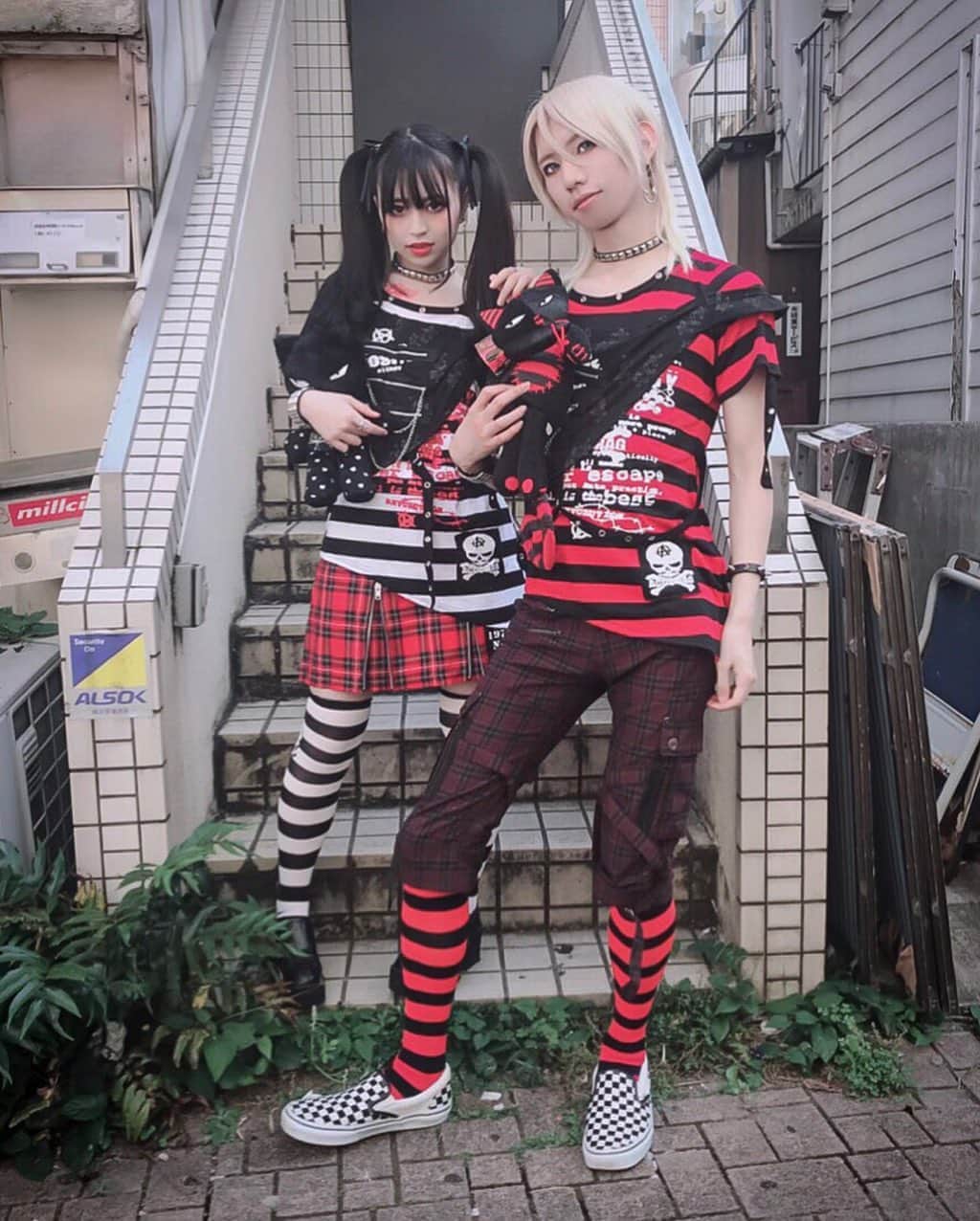 江崎びす子さんのインスタグラム写真 - (江崎びす子Instagram)「🖤❤️🖤☠️PUNK☠️🖤❤️🖤 #punkfashion  #gothfashion #emo」6月4日 1時26分 - bisukoezaki