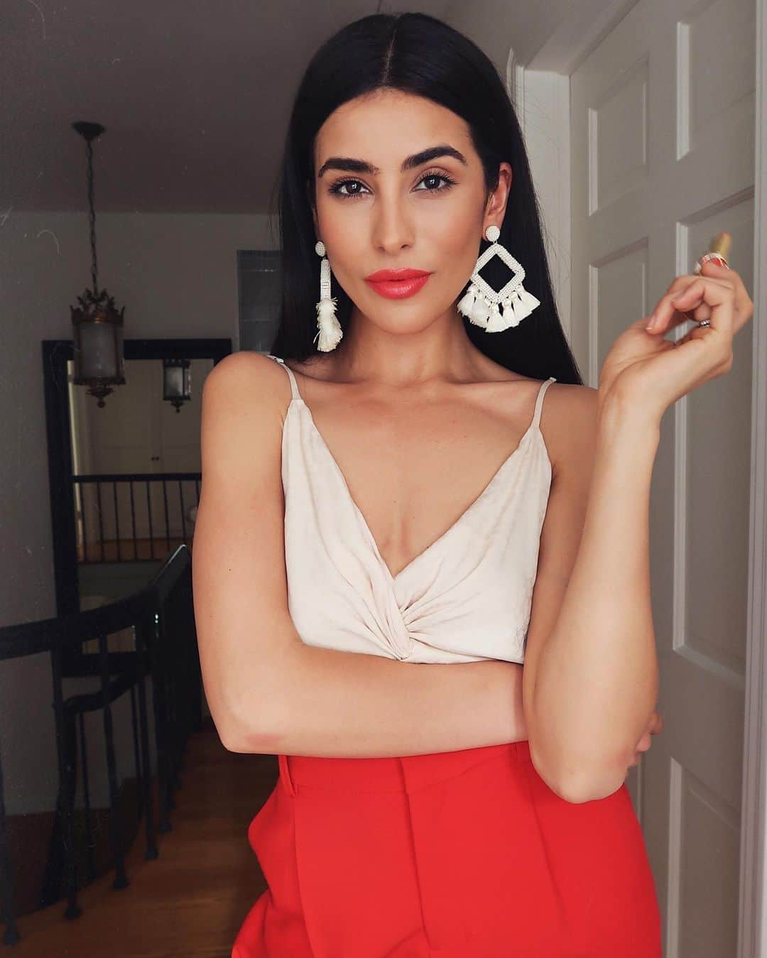 Sazan Hendrixさんのインスタグラム写真 - (Sazan HendrixInstagram)「Be as bold as your lipstick 👊🏼 @yslbeauty Rouge Volupté Shine in shade 46 ✨ swipe to see a swatch of my faves from the collection💋#ad #YSLBeautyCrew」6月4日 1時27分 - sazan