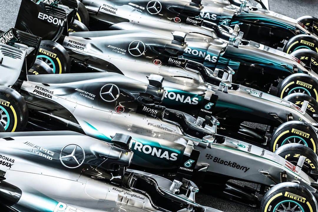 MERCEDES AMG PETRONASさんのインスタグラム写真 - (MERCEDES AMG PETRONASInstagram)「‪Our girls ⭐️⭐️⭐️⭐️⭐️ 85 years on, the Silver Arrows legacy is still going on strong 💪‬ • #MercedesAMGF1 #Mercedes #AMG #F1 #PETRONASmotorsports #DrivenByEachOther」6月4日 1時47分 - mercedesamgf1