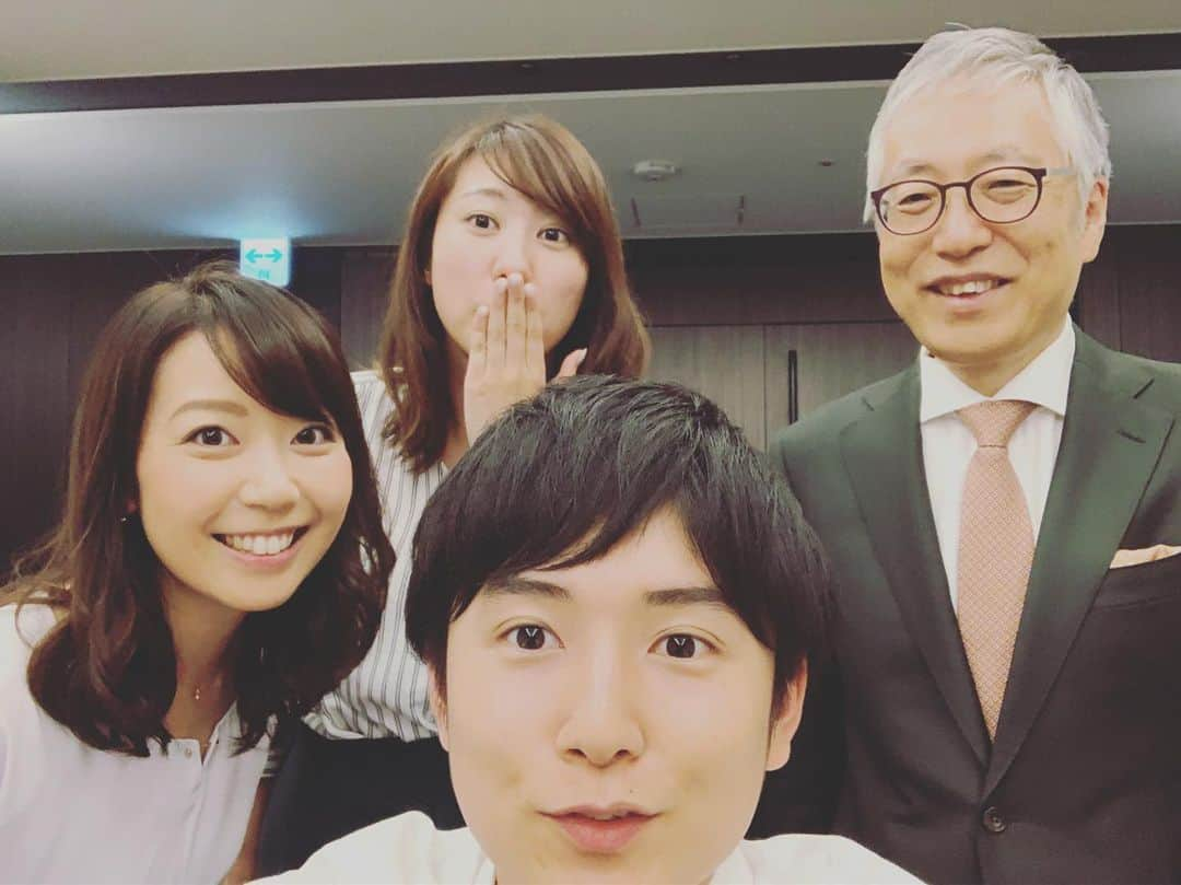 須黒清華さんのインスタグラム写真 - (須黒清華Instagram)「今週は大江さんがお休みのため、今日のWBSはこのメンバーでお送りしました〜‼︎ 大江さんの代打、何度やっても慣れません〜😭💦 どっと疲れが…💦 . あ、そういえば髪切りました✂️ #wbs #ワールドビジネスサテライト #滝田キャスター #北村まあさ ちゃん #原田アナ #大江さん お休みです」6月4日 1時44分 - sayaka_suguro