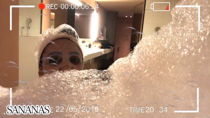 sananasのインスタグラム：「Nouveau Get ready with me en ligne sur ma chaiiiiine 😆😂 Le lien est dans la bio ! Venez commentez un 🛀 je saurai que vous êtes de la InstaFamily 💚」