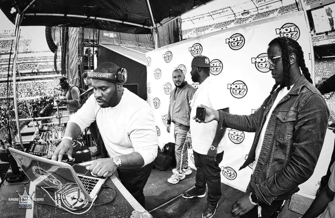 ファンクマスター・フレックスのインスタグラム：「50,000 strong! @litdigitaldjs we always ready! @djbobbytrends x @funkflex x @djhrnyc !!!! @djspazo on the set!!!! Summer Jam!!! Pic via: @blaksmif」