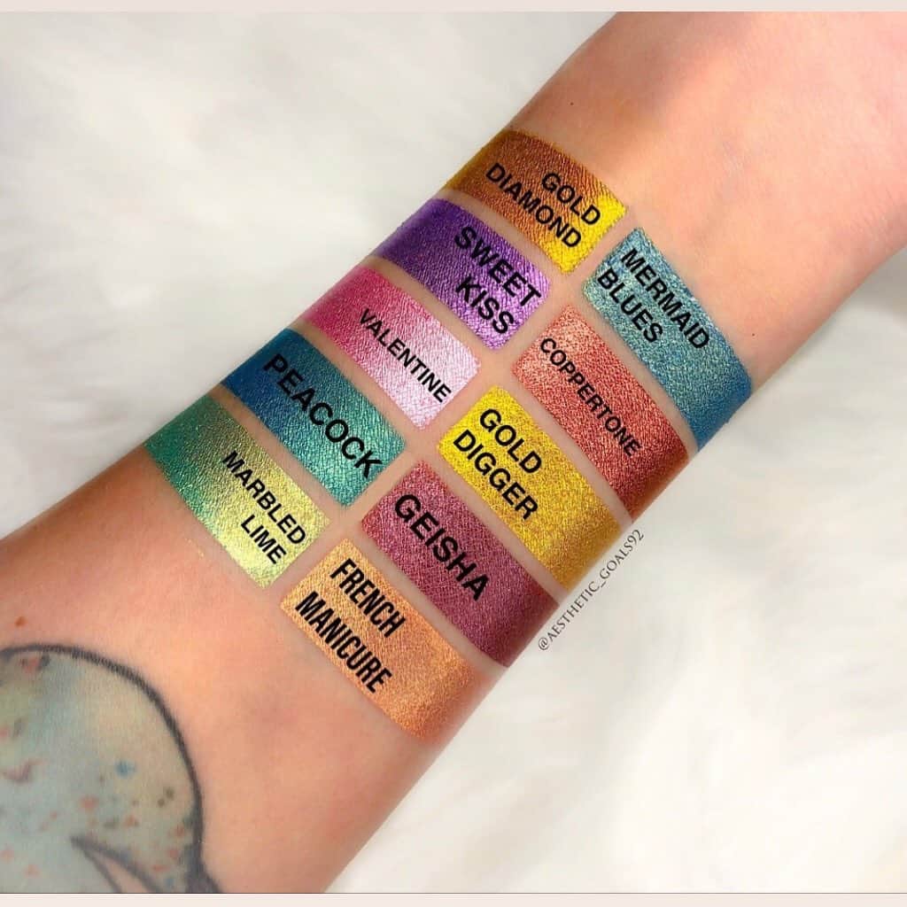 Makeup Addiction Cosmeticsさんのインスタグラム写真 - (Makeup Addiction CosmeticsInstagram)「The pigmentation of our pigments is 🔥🔥 @aesthetic_goals92 did such beautiful swatches! What colours are you loving? 😍💕❤️✅ #makeupaddictioncosmetics #makeupaddiction #pigments #wakeupandmakeup #flawlesssdolls」6月4日 1時59分 - makeupaddictioncosmetics
