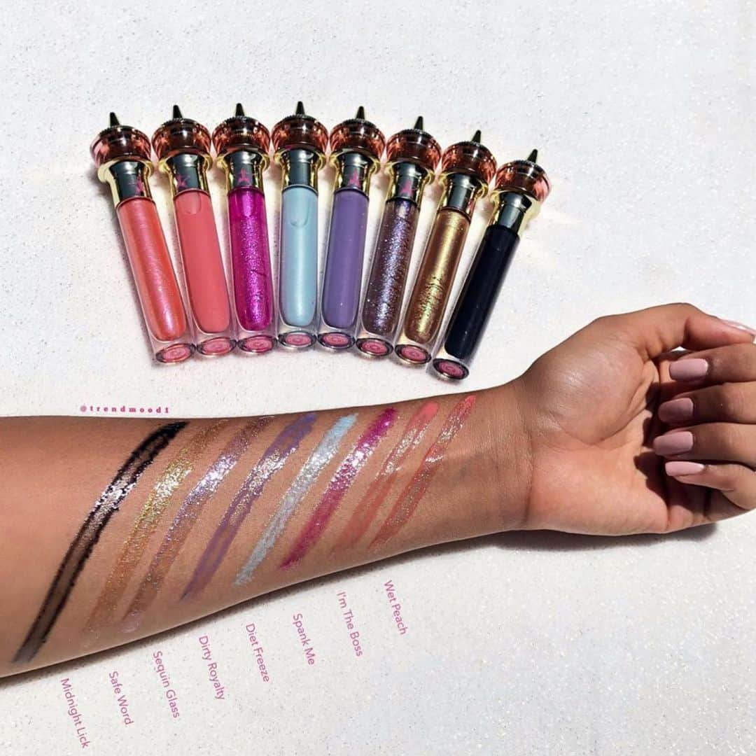 Jeffree Star Cosmeticsさんのインスタグラム写真 - (Jeffree Star CosmeticsInstagram)「THE GLOSS is making waves and orders are shipping out worldwide all this week! 💖💦⭐️ Here are all 18 shades swatched by @trendmood1! What shades are your favorite?? #jeffreestarcosmetics #thegloss」6月4日 2時01分 - jeffreestarcosmetics