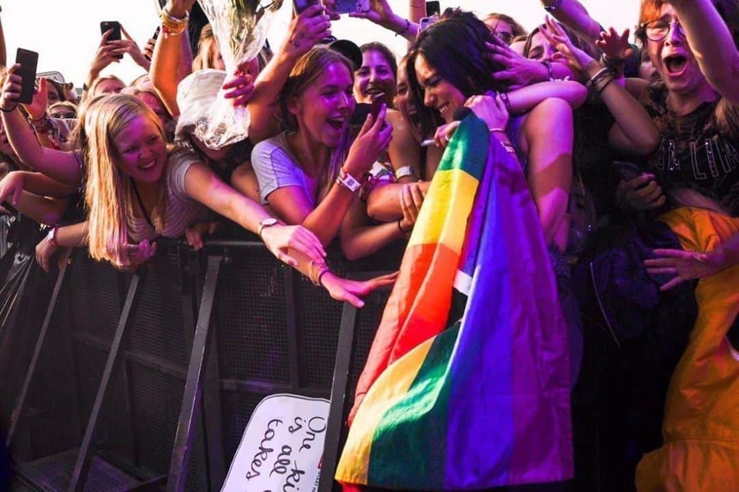 ASCAPさんのインスタグラム写真 - (ASCAPInstagram)「”HAPPY PRIDE MONTH! LIVE LIFE BY YOUR OWN RULES, LOVE HARDER THAN EVER AND BE YOUR MOST UNAPOLOGETIC SELF. WAVE THAT FLAG EVERY DAMN DAY OF THE YEAR. GOOD MORNING.” @dualipa 🏳️‍🌈💕🏳️‍🌈#ASCAPProud #Pride #Pride2019」6月4日 2時06分 - ascap