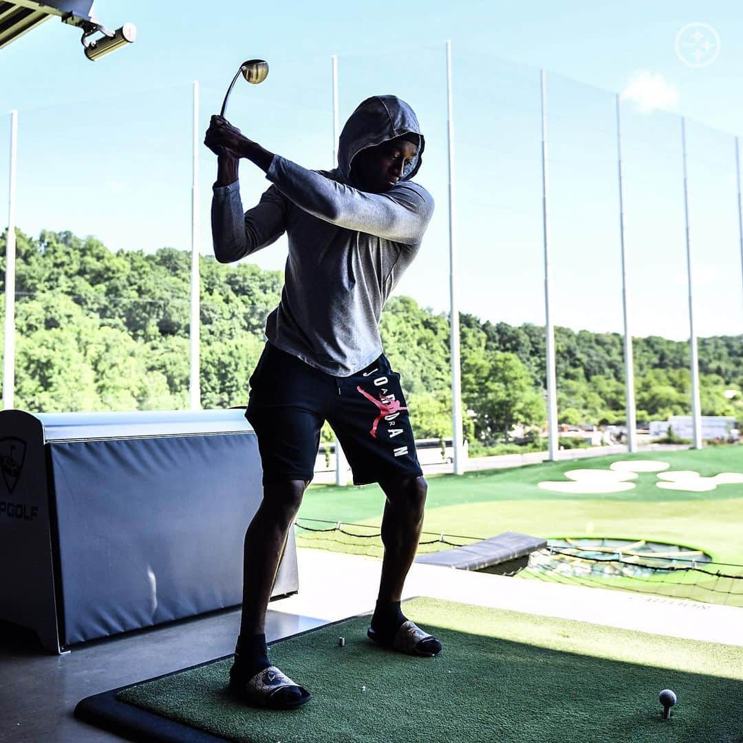 ピッツバーグ・スティーラーズさんのインスタグラム写真 - (ピッツバーグ・スティーラーズInstagram)「Hitting the links at @topgolf ⛳️」6月4日 2時19分 - steelers