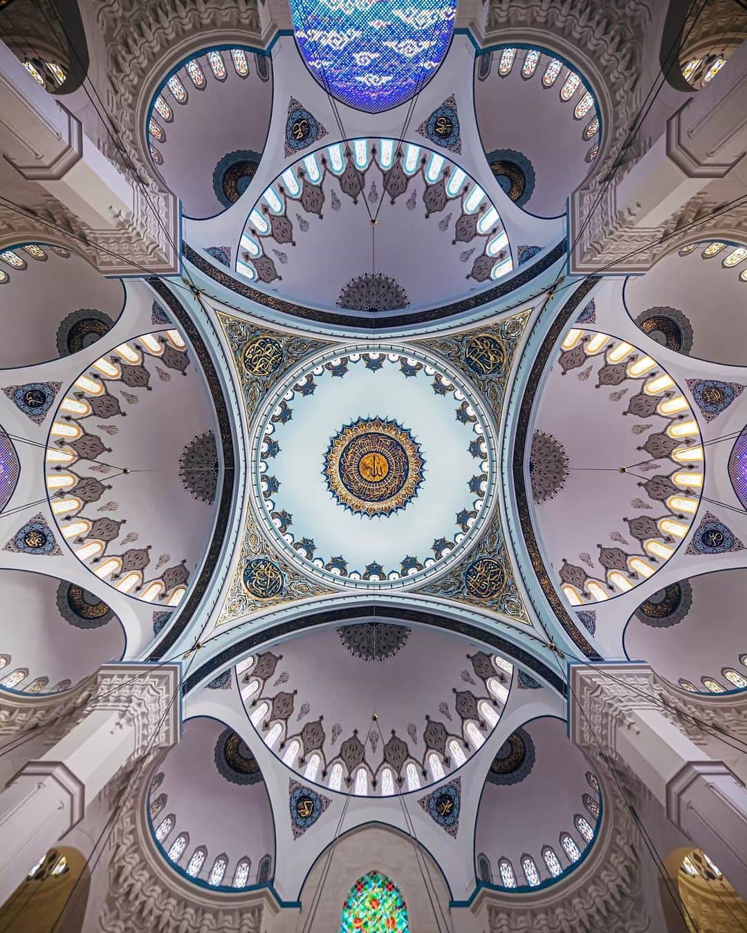 Nicanor Garcíaさんのインスタグラム写真 - (Nicanor GarcíaInstagram)「Flower of light | Flor de luz #nicanorgarcia #travelarchitectures . Visiting the new Çamlıca Mosque with @blueturabs @visitist & @inflowsummits during Inflow Istanbul Soul #MyIstanbul. Thank you!」6月4日 2時30分 - nicanorgarcia