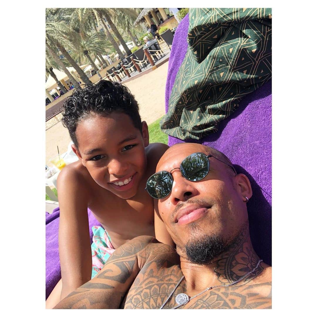 ナイジェル・デ・ヨングのインスタグラム：「Congratulations to my second born with his 10th Birthday!! Man, time really flies reaching another milestone in your young life!  This day is yours young King 👑🎉 #BirthdayBoy #UnconditionalLove」