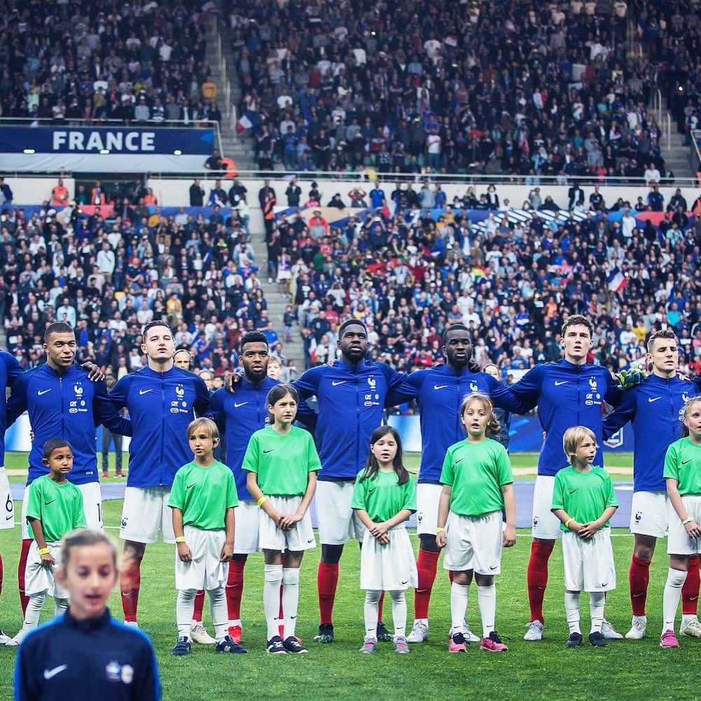 サッカー フランス代表チームさんのインスタグラム写真 - (サッカー フランス代表チームInstagram)「Retour en images sur la victoire des Bleus face à la Bolivie ! 🇫🇷#FiersdetreBleus 📸 @pacophotographie @footpackfr - Throwback on yesterday victory against Bolivia ! 🇫🇷」6月4日 2時40分 - equipedefrance