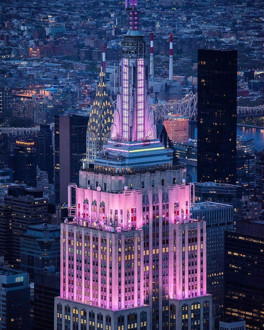 Empire State Buildingさんのインスタグラム写真 - (Empire State BuildingInstagram)「“No visit to NYC is complete without seeing this absolutely iconic building.” – SueO30 on @TripAdvisor (5/28/19) 😍 . 📷: @al3x.nyc  #EmpireStateBuilding」6月4日 3時03分 - empirestatebldg