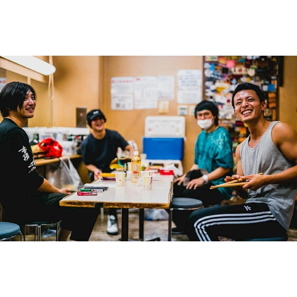 西尾健太さんのインスタグラム写真 - (西尾健太Instagram)「『LIVE - RATION 2019』 ～奮い立たせてなんぼでしょ～  2019.05.28  茨城 LIGHT HOUSE  対バンはアルカラ!! もう本当に幸せな時間だった。 アルカラはカッコよすぎて何か泣けてくるんすよね。 ずっとこんなバンドになりたいって聴いてたからね。その時の曲をやってくれたりしたらそらもう涙ですよ。 出番前なのに最後まで観てしまうのはアルカラぐらいです。 本当に幸せな2DAYSでした。  photo...【@yamada_mphoto】  #感覚ピエロ #感エロ #drummer #drums #ドラム #peal #pealdrums #パール #live #livehouse #ライブ #ライブハウス#athlete #adventurer #training #muscletraining #筋トレ #筋トレ男子」6月4日 3時07分 - nishio.kenta