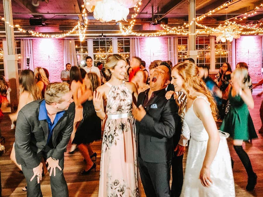 ベッキー・ベレスウィルのインスタグラム：「Some people are worth melting for... especially newlyweds Mr. & Mrs. Partridge @jonopartridge @taylorfirth! So fun celebrating your real life fairytale. We love y’all! 😍 #teamgingerforever #frozen #frozenfam」