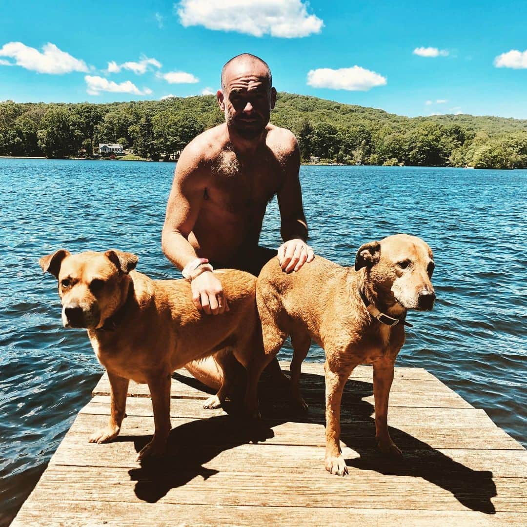 ポール・ブラックソーンさんのインスタグラム写真 - (ポール・ブラックソーンInstagram)「Swimming in lakes with dogs. Bodhi & Tokyo. Beautiful.」6月4日 3時48分 - paulblackthorne