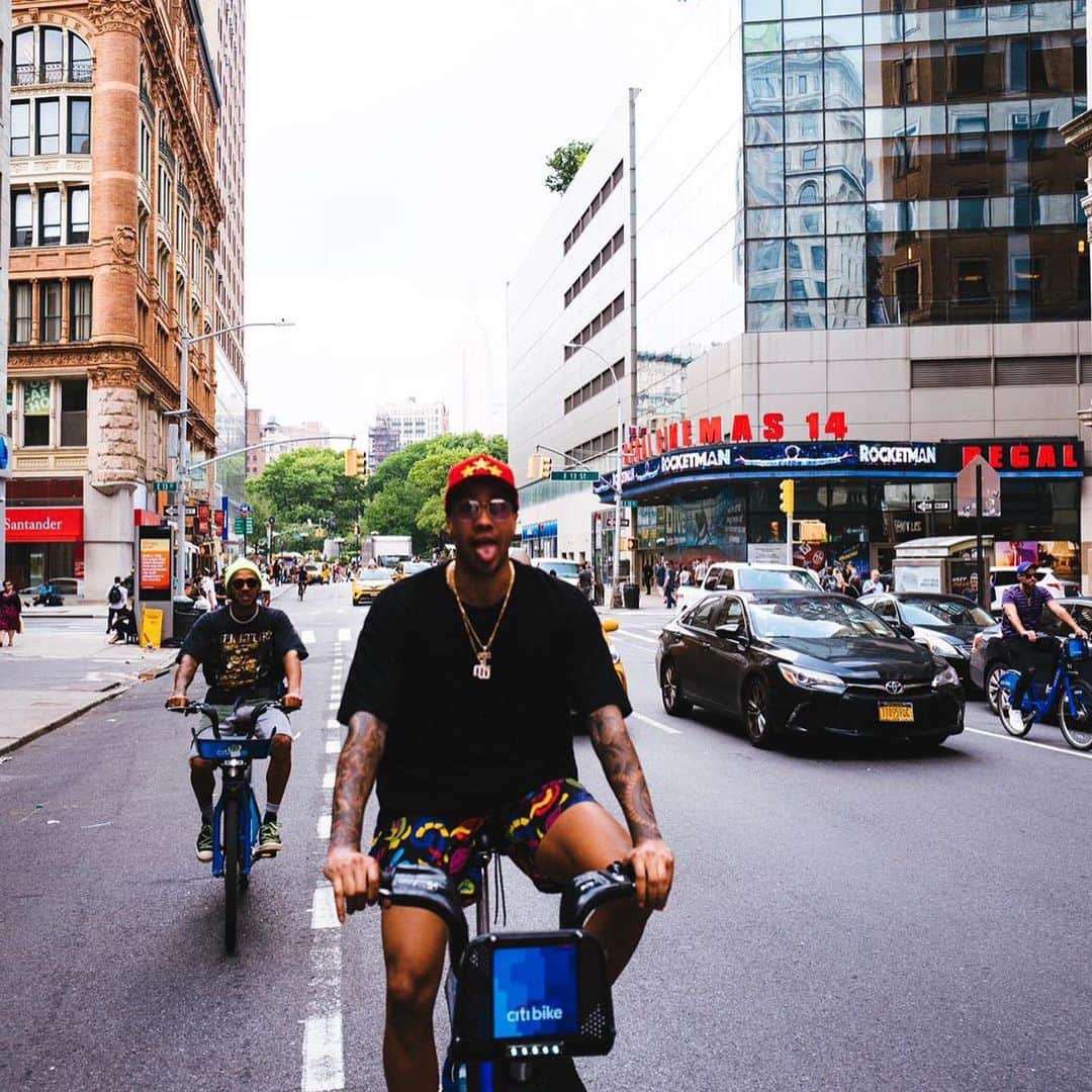 ルイス・ハミルトンさんのインスタグラム写真 - (ルイス・ハミルトンInstagram)「Had a great weekend with friends and family. Touring New York City on the city bikes with great people. How was your weekend? #nyc」6月4日 3時57分 - lewishamilton
