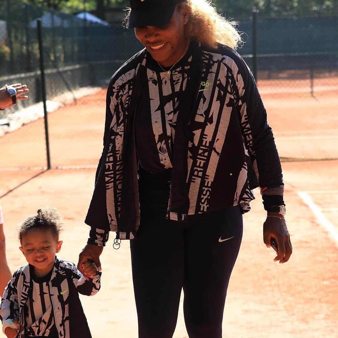 People Magazineさんのインスタグラム写真 - (People MagazineInstagram)「One adorable mother-daughter duo! 💕 Serena Williams is "matching with her bestie," Olympia. | #Regram @serenawilliams」6月4日 4時02分 - people