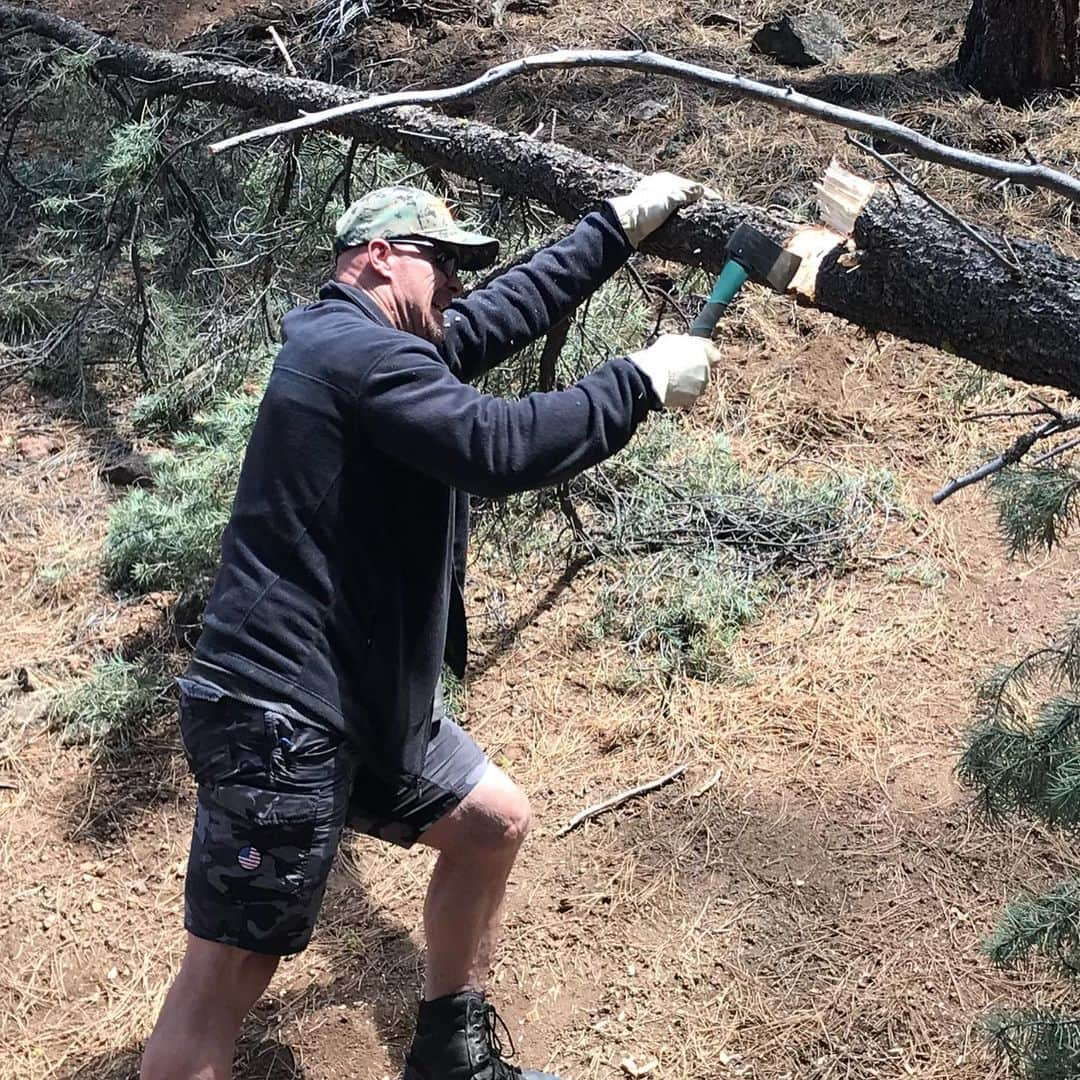 ストーン・コールド・スティーブ・オースチンさんのインスタグラム写真 - (ストーン・コールド・スティーブ・オースチンInstagram)「Clearing a path. Catching my breath. And moving on.  Back on the trails in my Green Machine.  @kawasakiusa #teryx4  #goanywhere #4x4」6月4日 4時03分 - steveaustinbsr