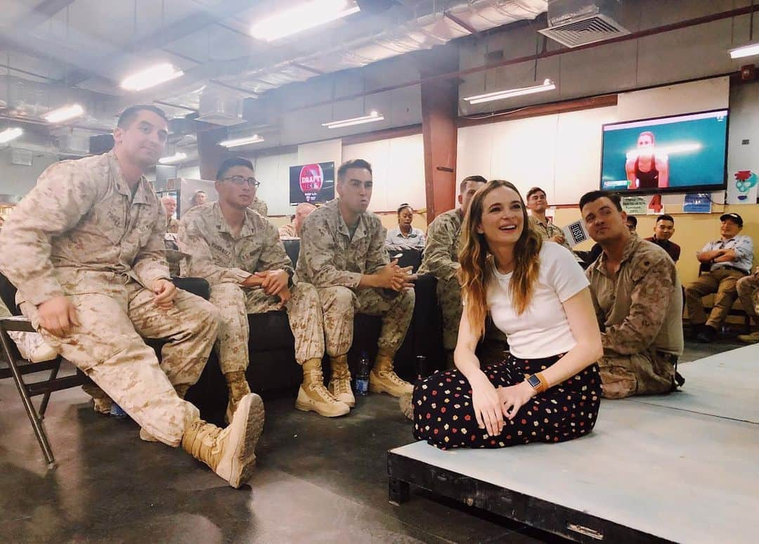 ダニエル・パナベイカーさんのインスタグラム写真 - (ダニエル・パナベイカーInstagram)「What an honor it’s been being able to meet and spend time with the service men and women in Kuwait. Thank you, @warnerbrostv and @dccomics for bringing us to the real heroes who don’t wear capes. This trip was truly unforgettable. ❤️ #usotour #givingback #heroeswithoutcapes」6月4日 4時04分 - dpanabaker