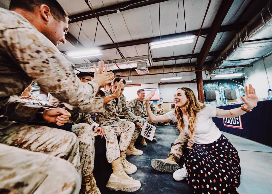 ダニエル・パナベイカーさんのインスタグラム写真 - (ダニエル・パナベイカーInstagram)「What an honor it’s been being able to meet and spend time with the service men and women in Kuwait. Thank you, @warnerbrostv and @dccomics for bringing us to the real heroes who don’t wear capes. This trip was truly unforgettable. ❤️ #usotour #givingback #heroeswithoutcapes」6月4日 4時04分 - dpanabaker