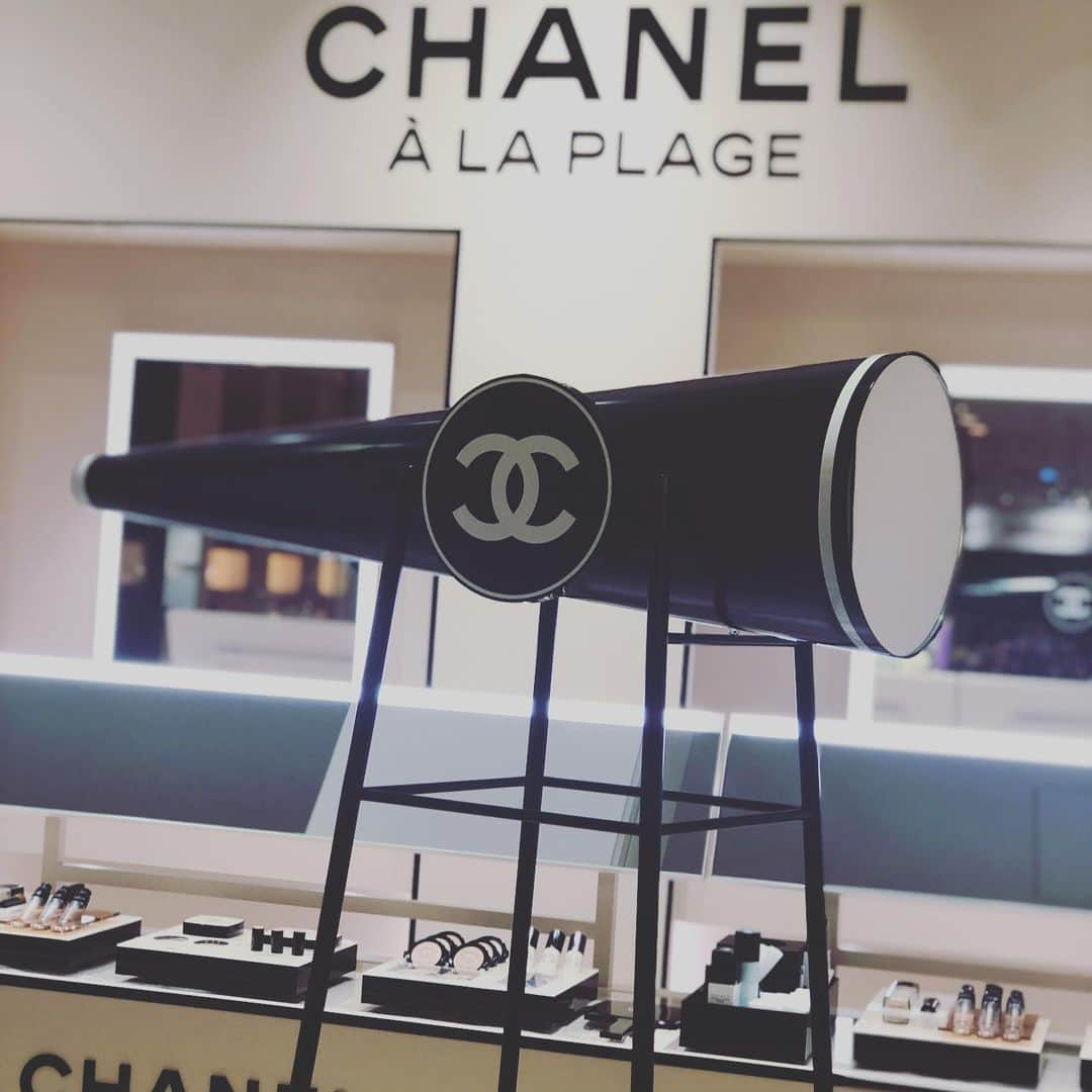 清水あすかさんのインスタグラム写真 - (清水あすかInstagram)「#シャネル#chanel  #羽田空港 #hanedaairport #弾丸旅行 #ディスプレイ  #素敵」6月4日 4時09分 - asukahime1015