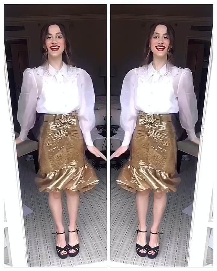 のインスタグラム：「M A U D E • A P A T O W 🇺🇸 Shimmering her way through this #gloomy Monday .... #maudeapatow in the most divine skirt shirt combo!!!! Style @leithclark  Hair @hairbyjohnd  Makeup by me #jobakermakeupartist using bright pops of pink, red and acid metallic shadow on the eyes!!!」