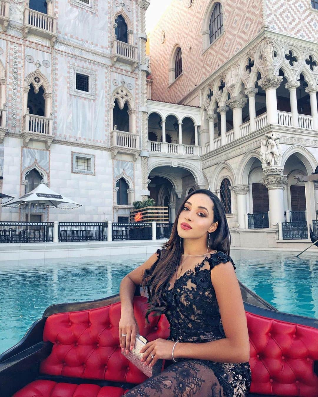 The Venetian Las Vegasさんのインスタグラム写真 - (The Venetian Las VegasInstagram)「Is it truly a visit to The Venetian Resort without a gondola ride? We think not. Photo: @elizabethkeene」6月4日 4時11分 - venetianvegas